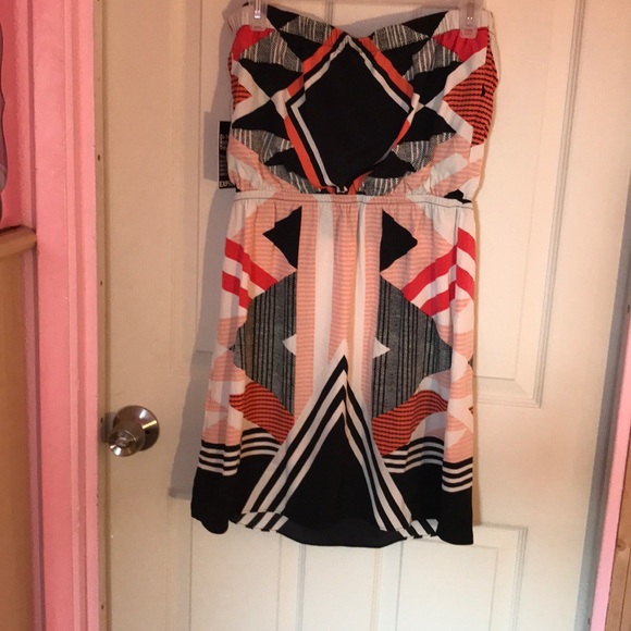 Dress - Picture 3 of 3